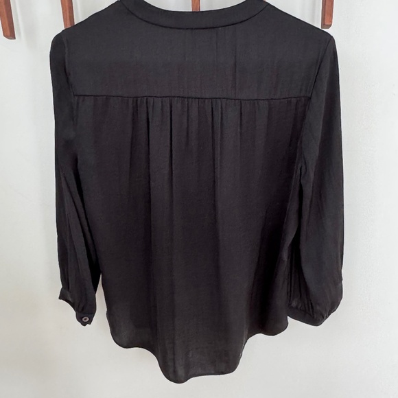 Vince Camuto lightweight women's breezy top - Picture 2 of 3